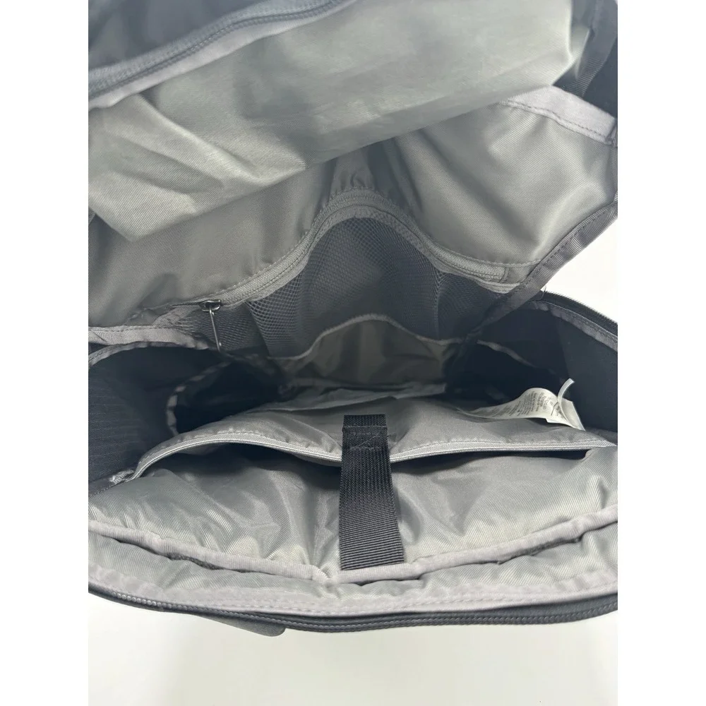 Patagonia 25L Black Hole Pack Black NWT $150 MSRP